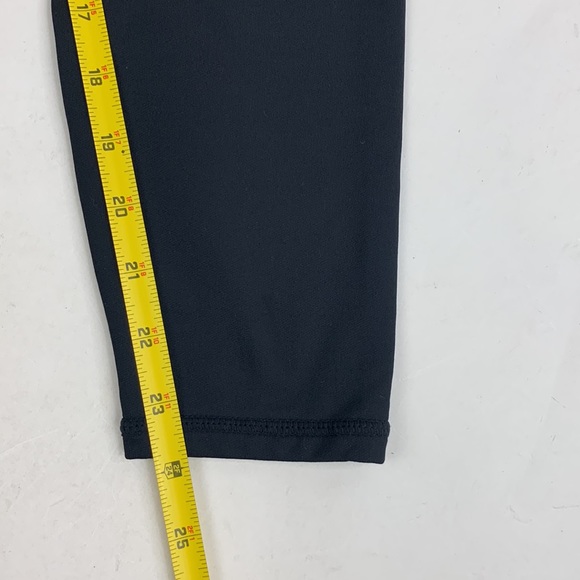 Fabletics Crop Leggings Running Size Medium Black Zipper Pocket  Reflective - Picture 12 of 13
